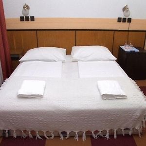Kamer met een Queen Size Bed